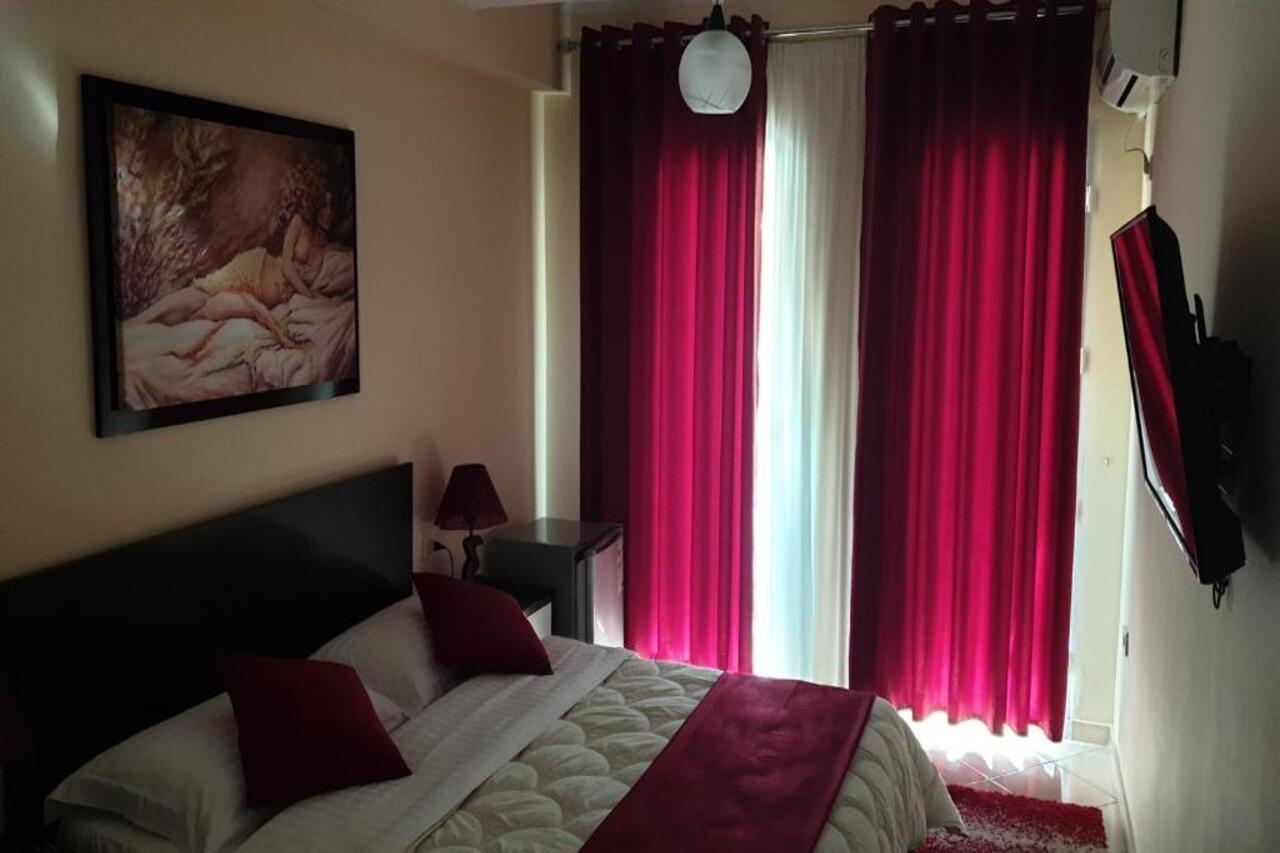 Haris Hotel Vlore Exterior photo