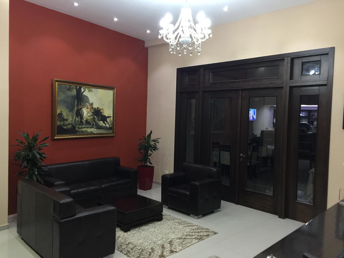 Haris Hotel Vlore Exterior photo